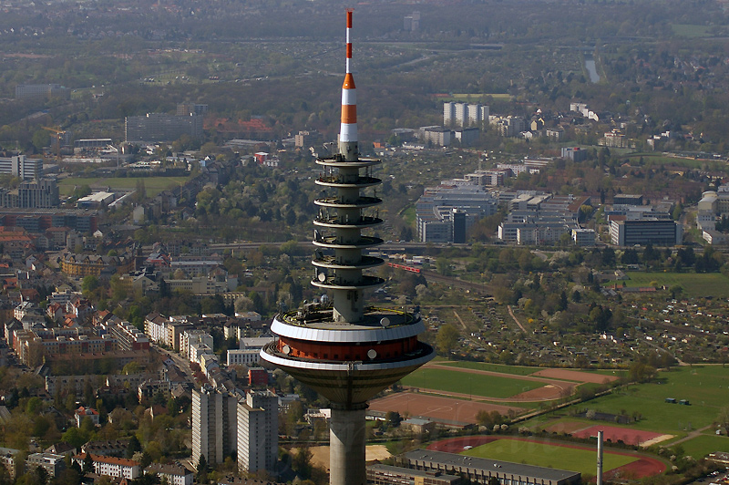 Ginnheimer Spargel, der Frankfurter Fernsehturm oder auch Europaturm genannt