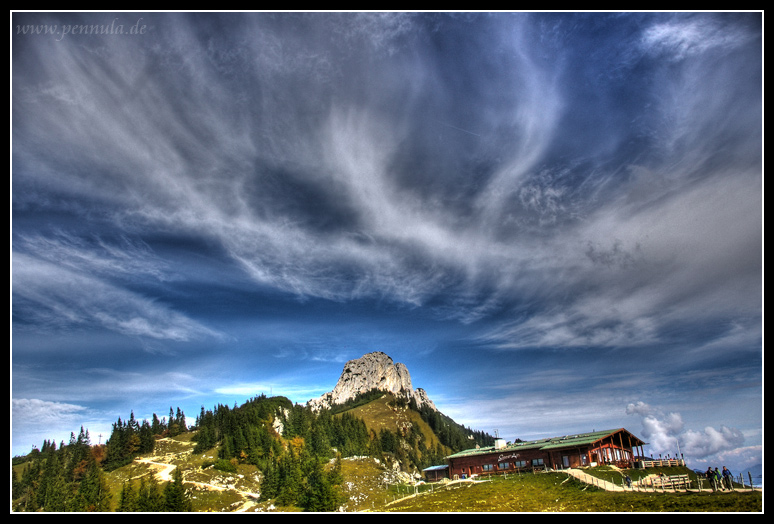 Hochkontrastbild Bergstation Kampenwand in Aschau im Chiemgau