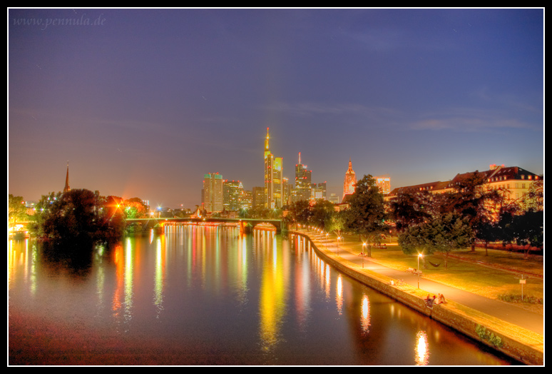 Hochkontrastbild Skyline von Frankfurt am Main
