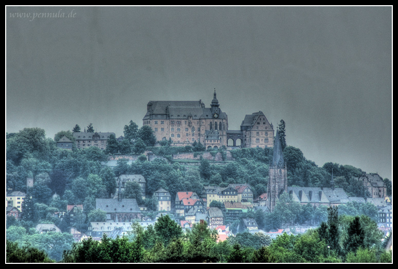 Hochkontrastbild Landgrafenschloß in Marburg an der Lahn auf dem Schloßberg