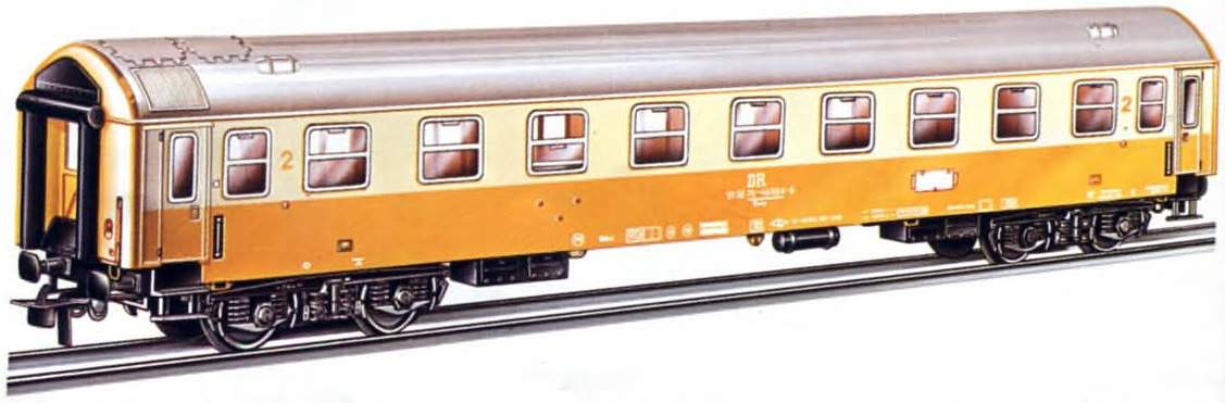 PIKO Städteexpreßwagen. 426/95 Modell des Städteexpreßwagens der DR. 2. Klasse, LüP: 250 mm; beleuchtet