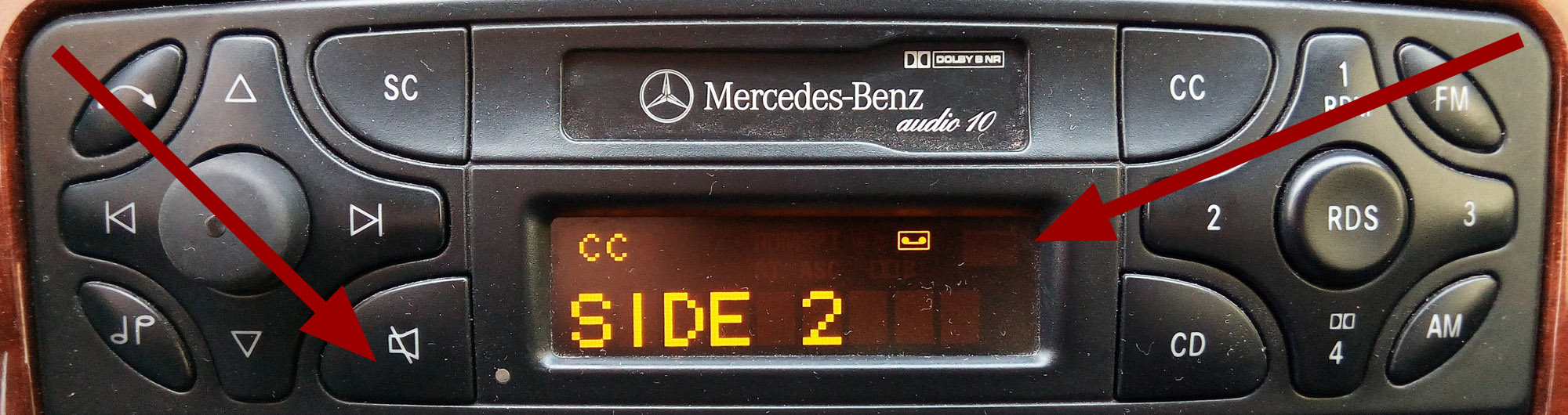 Verkehrsfunk beim Autoradio Mercedes-Benz AUDIO 10 und AUDIO 10 CD einschalten
