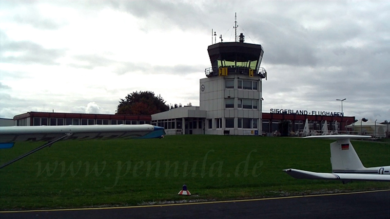 Flughafengebäude und Terminal vom Airport Siegerland Flughafen