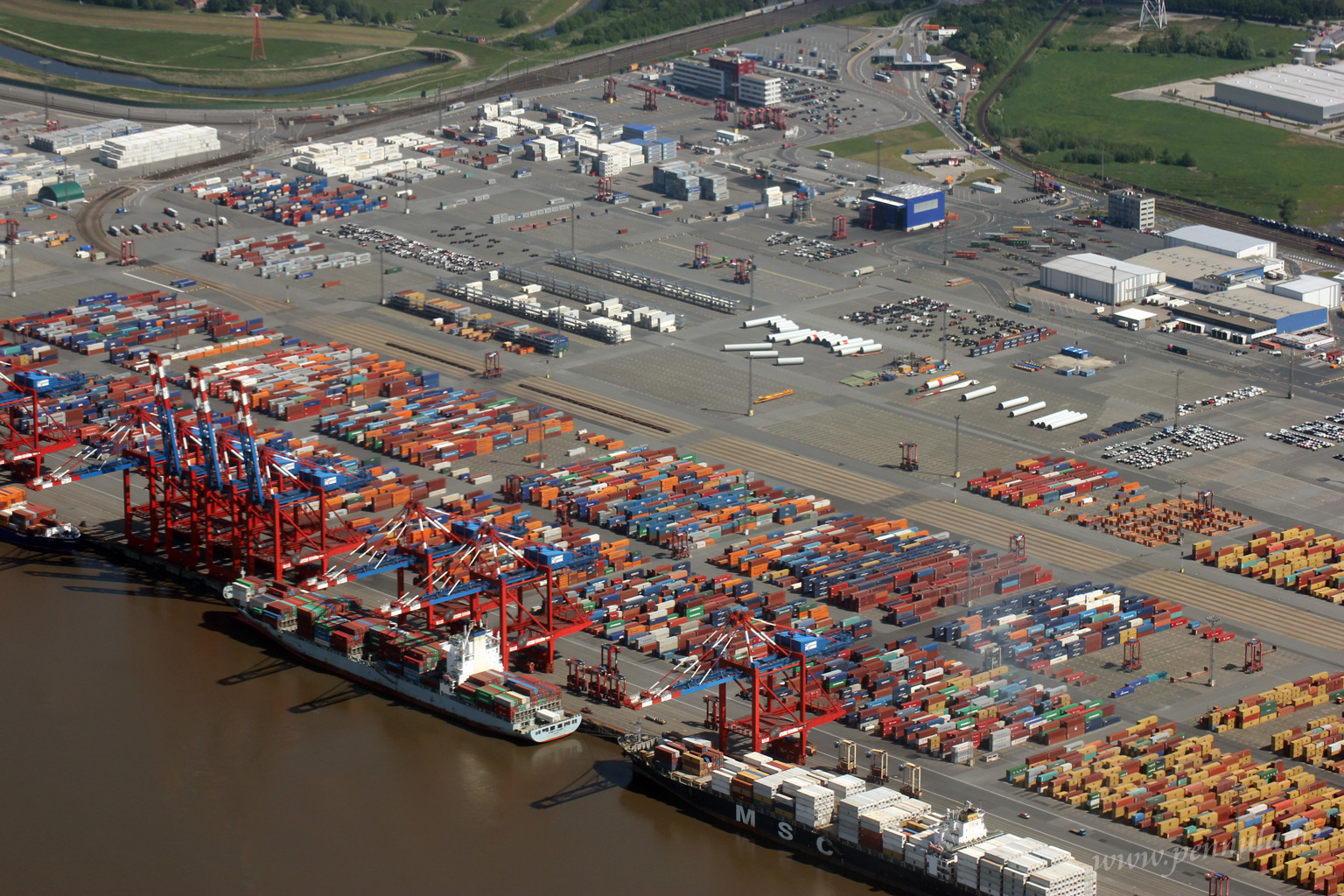 Container Terminal am Hafen in Bremerhaven