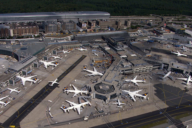 Flugzeuge am Terminal