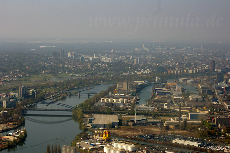 Bild von der Kaiserleibrücke und von der Schleuse Offenbach nach Sachsenhausen