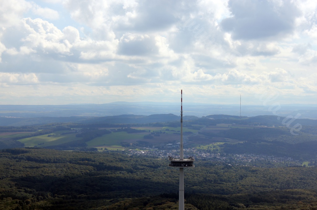 Im Süden von Koblenz Funk- und Fernsehturm sowie Funkantennen