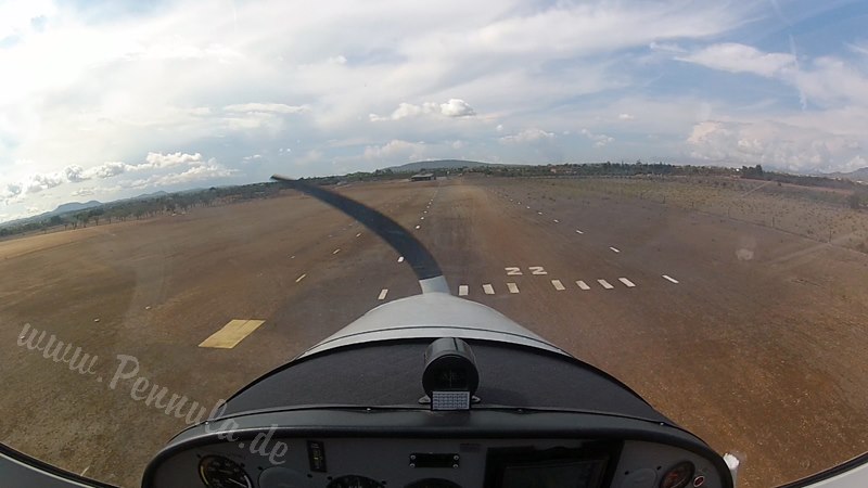Landung auf dem Flugplatz Binissalem
