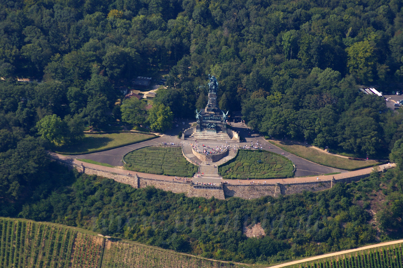 Luftaufnahme vom Niederwalddenkmal bei Rüdesheim am Rhein