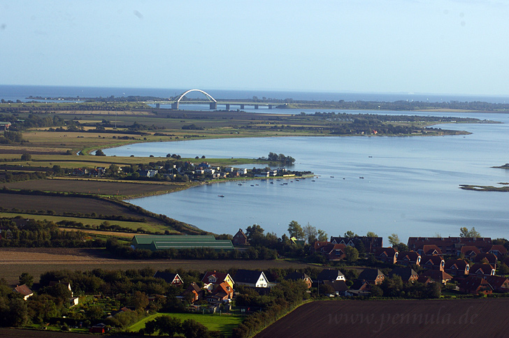 Luftbild von Orth über Lemkenhafen und Strukkamphuk zur Fehmarnsundbrücke