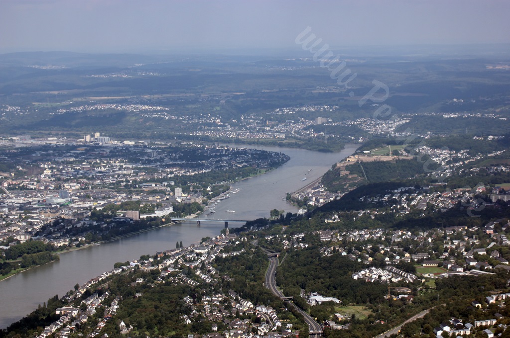 Panoramaaufnahme der Mündung der Mosel in den Rhein