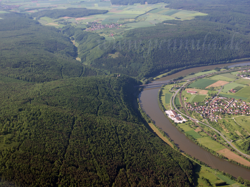 Die Nantenbacher Kurve (Mainbrücke und Eisenbahnbrücke)