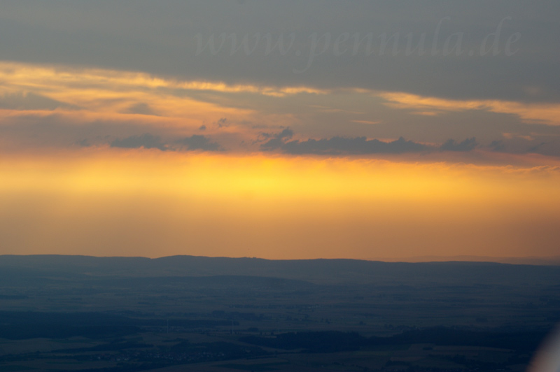Rückflug über den Vogelsberg im Sonnenuntergang