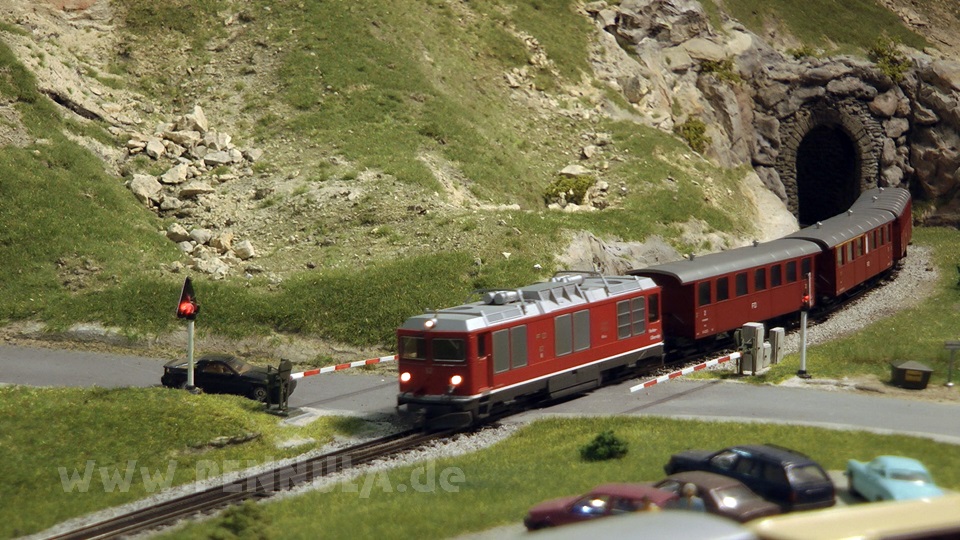 Führerstandsmitfahrt auf der Dampfbahn Furka Bergstrecke im Bahnsteig Holtmann in Spur H0m