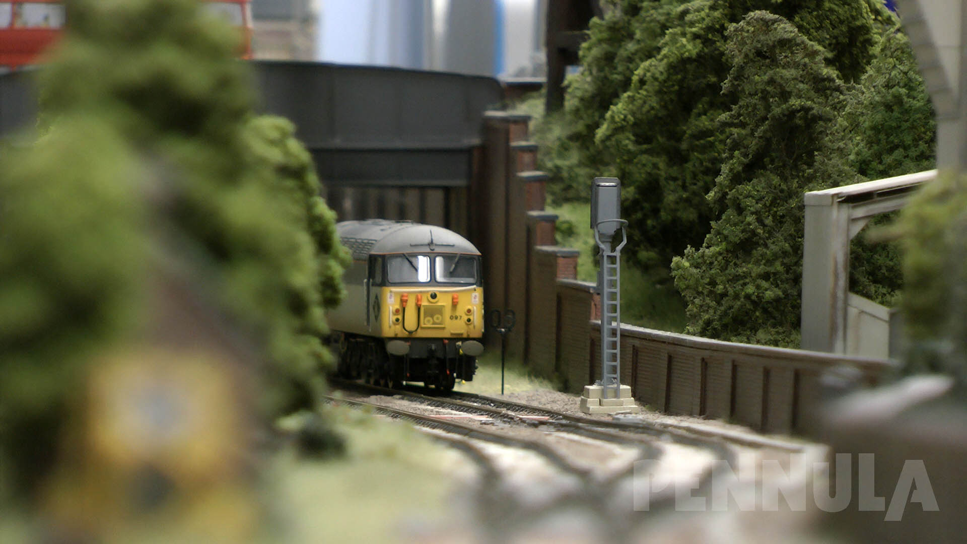 Diesel-Donner! Diesellokomotiven auf einer englischen Modelleisenbahn von Hornby
