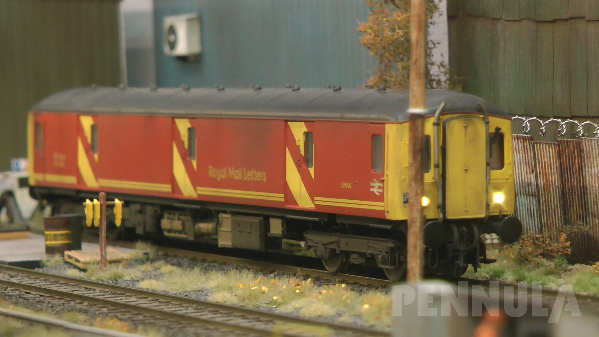 Diesellokomotiven und Rangierfahrten in einem britischen Güterbahnhof - Modellbahn in Spur 00