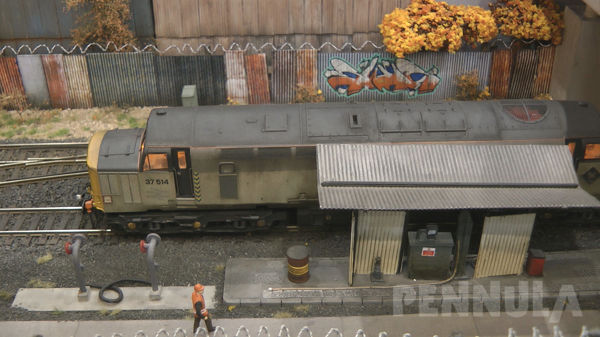 Diesellokomotiven und Rangierfahrten in einem britischen Güterbahnhof - Modellbahn in Spur 00