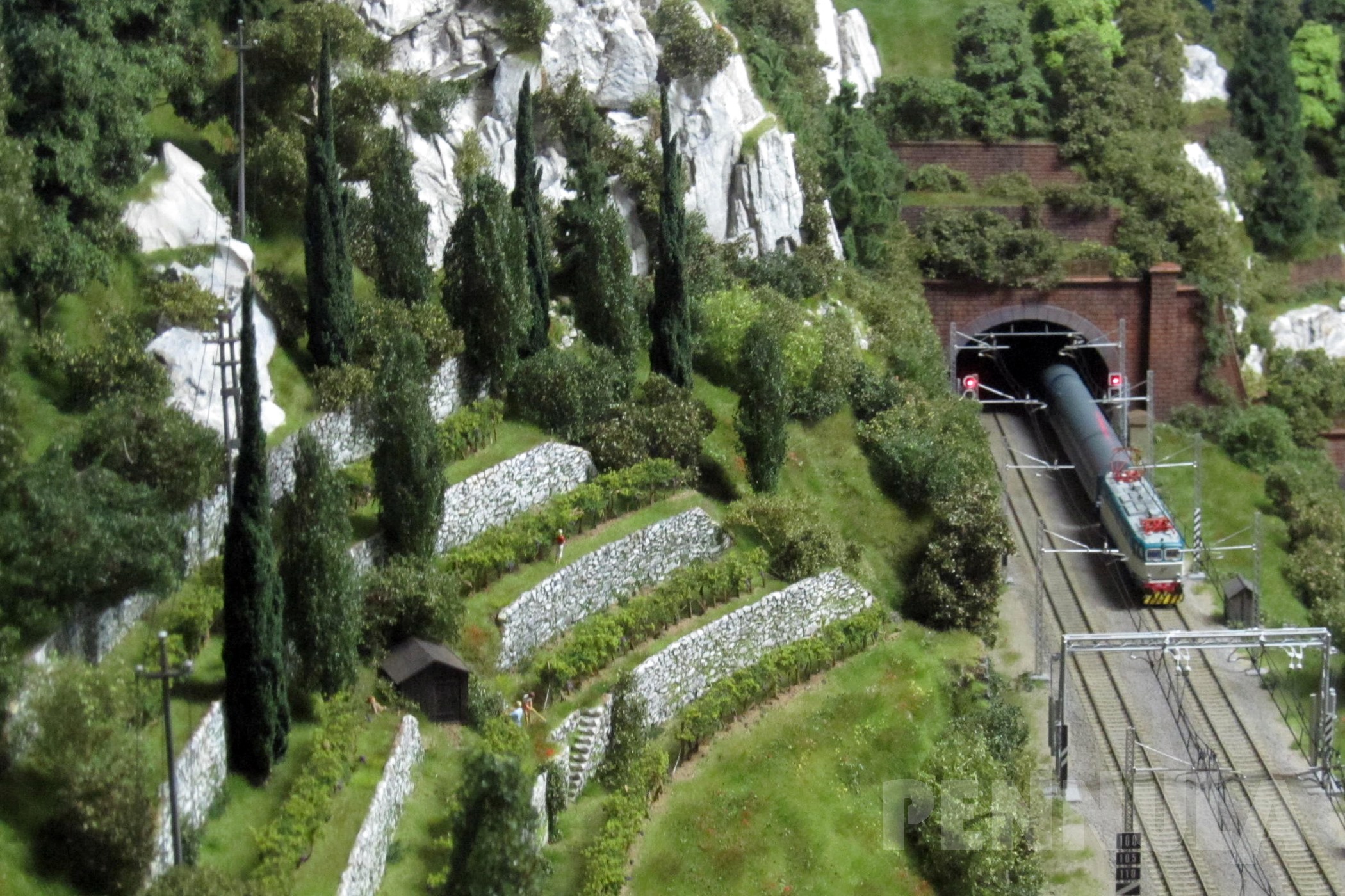 Eisenbahn und Züge in Italien: Eine wunderschöne Spur H0 Modelleisenbahn-Anlage