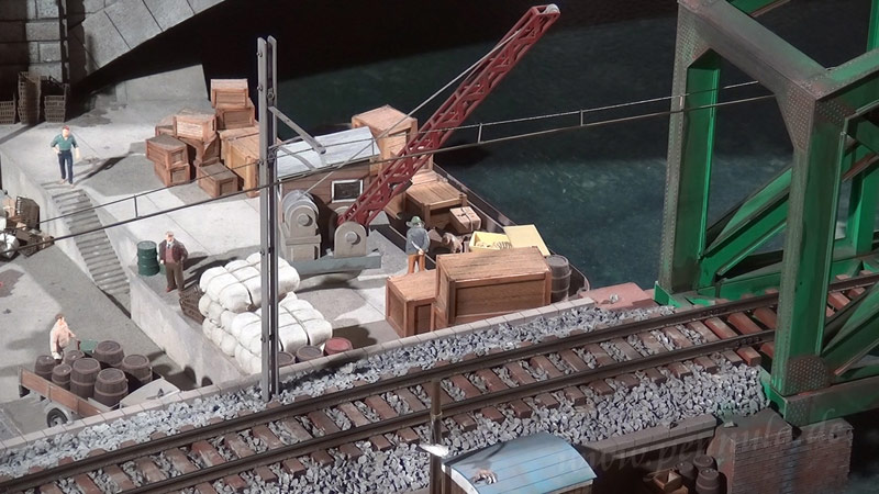 Die riesige Modellbahn im Modell-Eisenbahn-Museum in Japan
