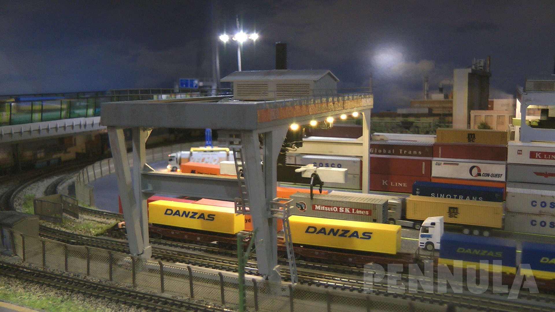 Faszination Modellbahn Mannheim 2019 - Spur Z Containerterminal von Claudius Veit (VELMO)