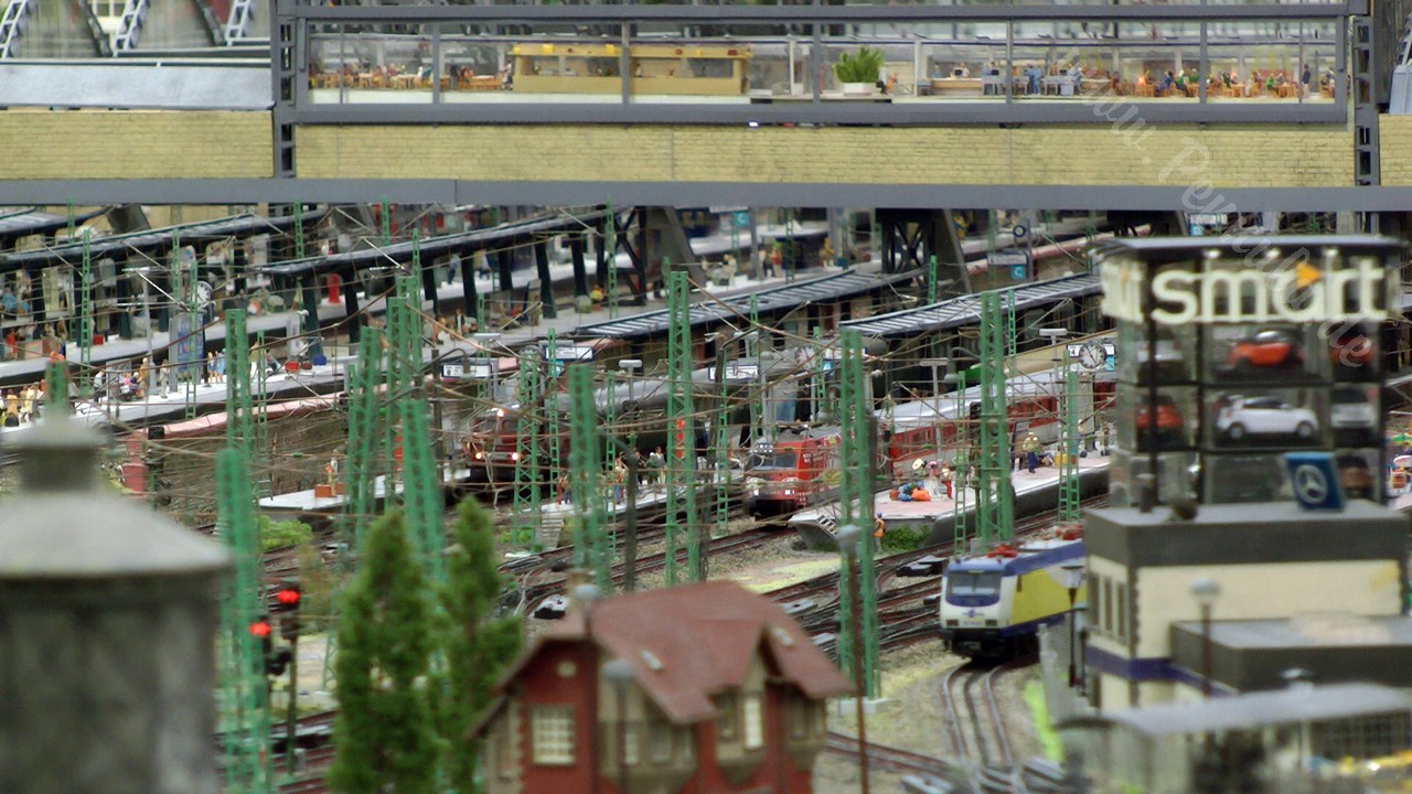 Hamburger Modellbahn im Miniatur Wunderland mit Bahnhof Dammtor und Hauptbahnhof