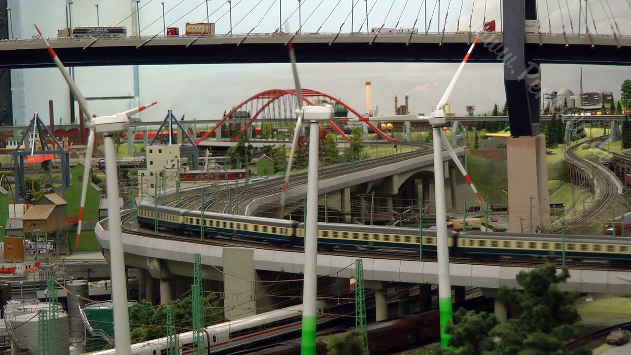 Hamburger Modellbahn im Miniatur Wunderland mit Bahnhof Dammtor und Hauptbahnhof