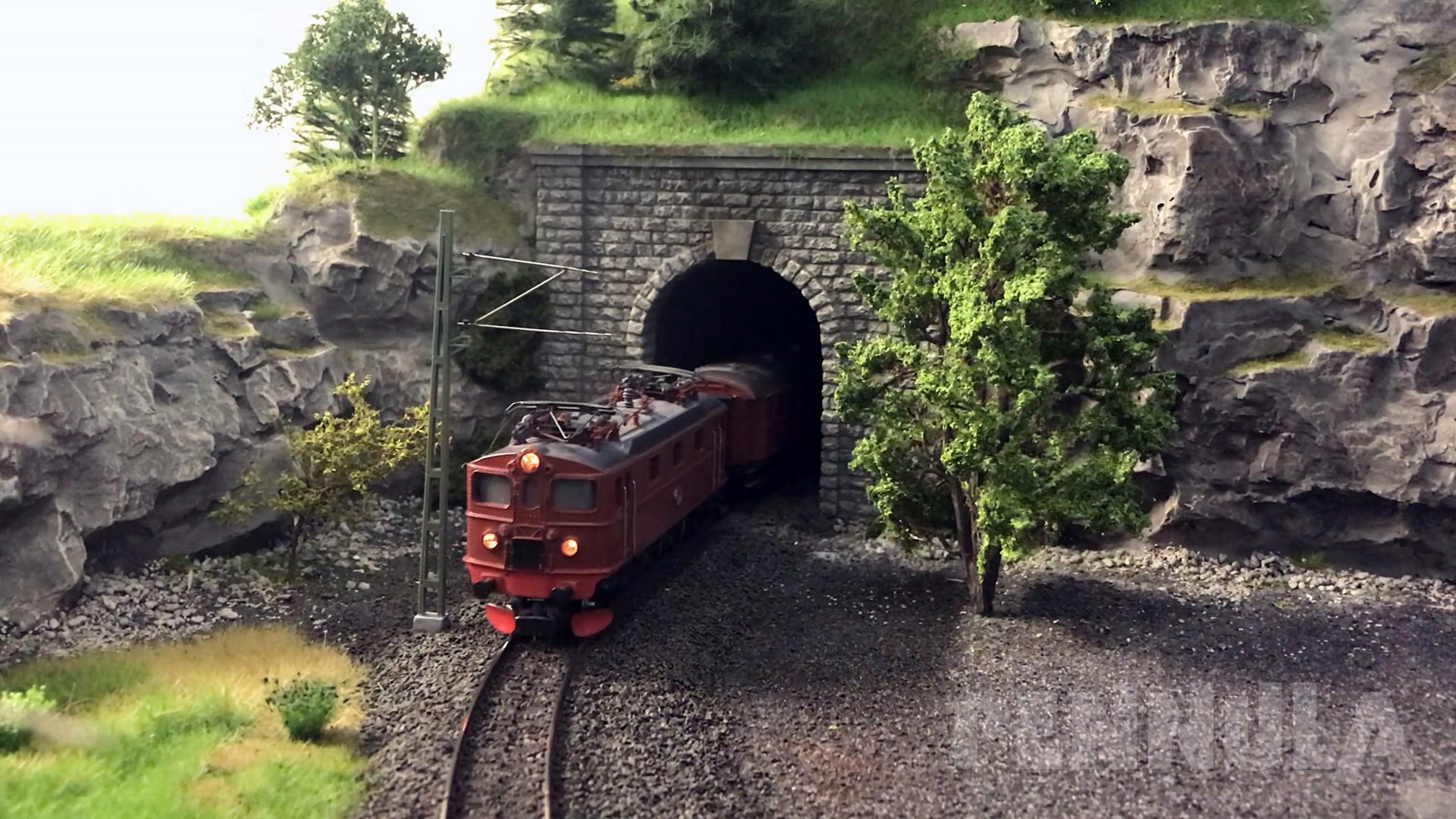 Märklin Modelleisenbahn in Spur H0 mit Dampflokomotiven, E-Loks und RC Autos aus Schweden