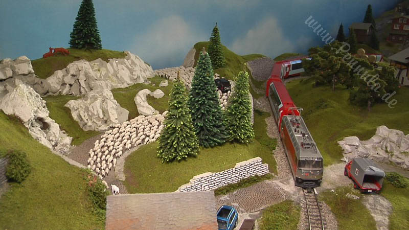 Hervorragende Modellbahnanlage der Schweiz und Modellzüge des berühmten Glacier Express