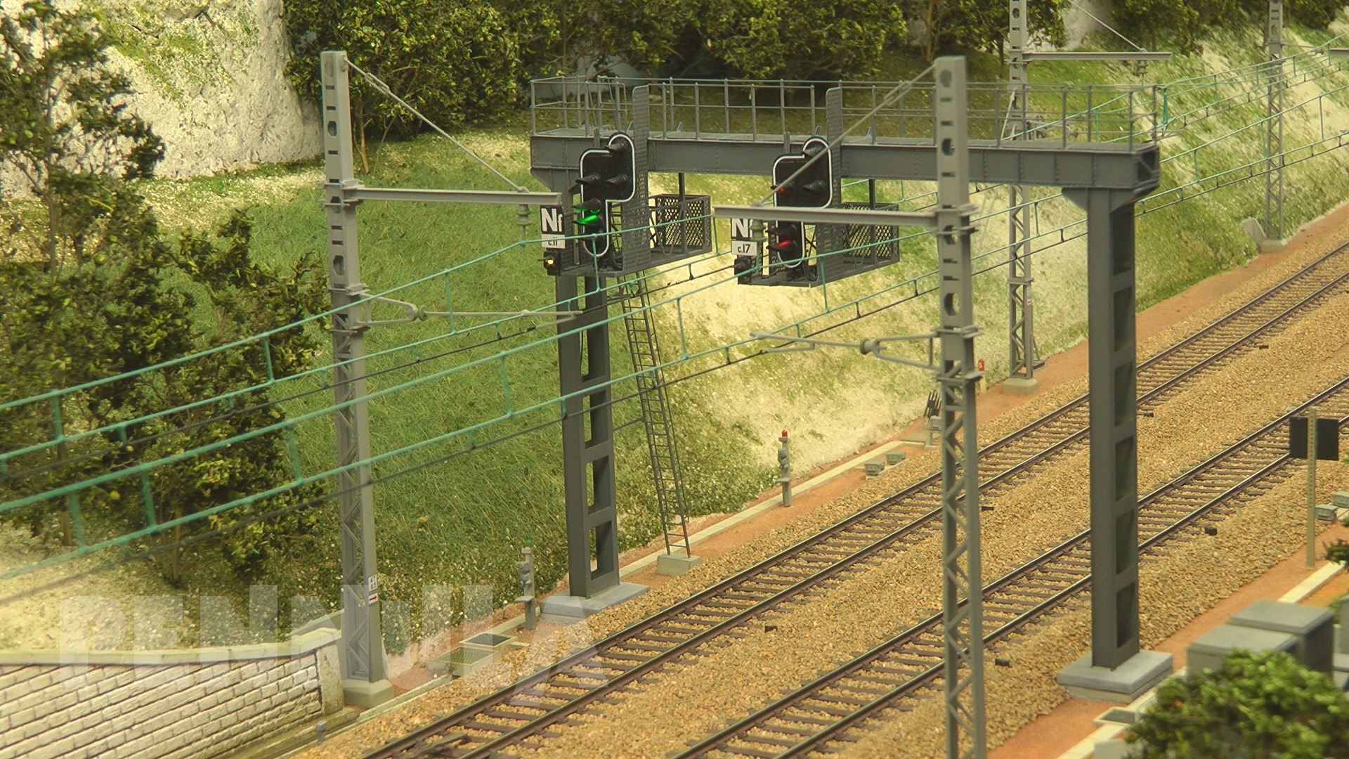 Modelleisenbahn mit SNCF Schnellzügen zwischen Paris - Dijon - Lyon in Spur H0 von Jouef