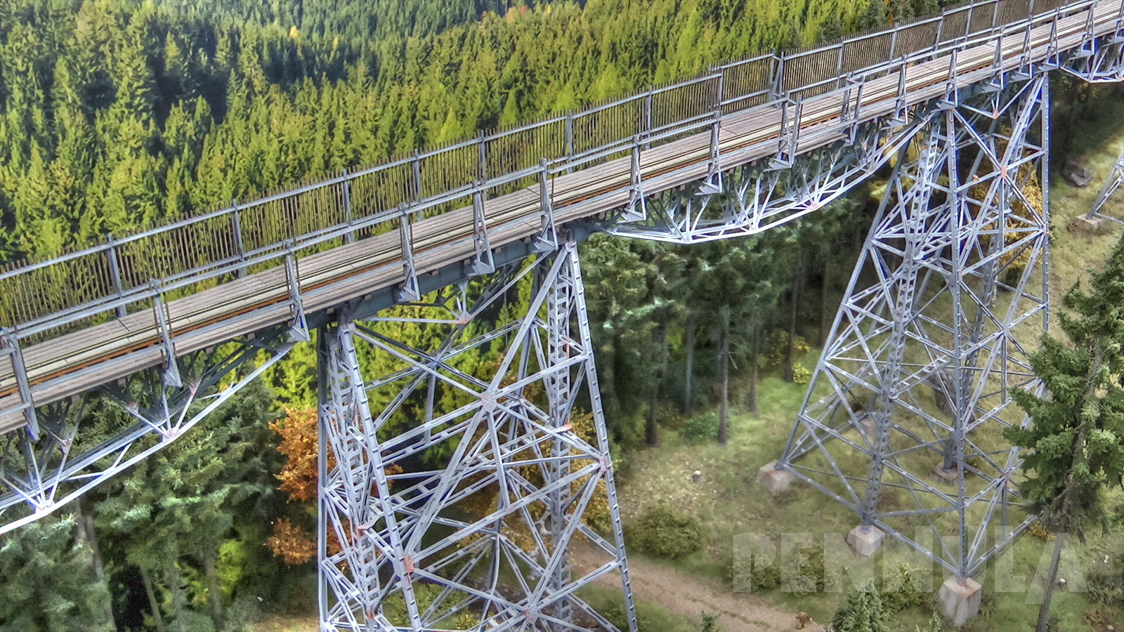 Modellbau in Perfektion! DDR Modellbahn Greifenbachtalbrücke der sächsischen Schmalspurbahnen