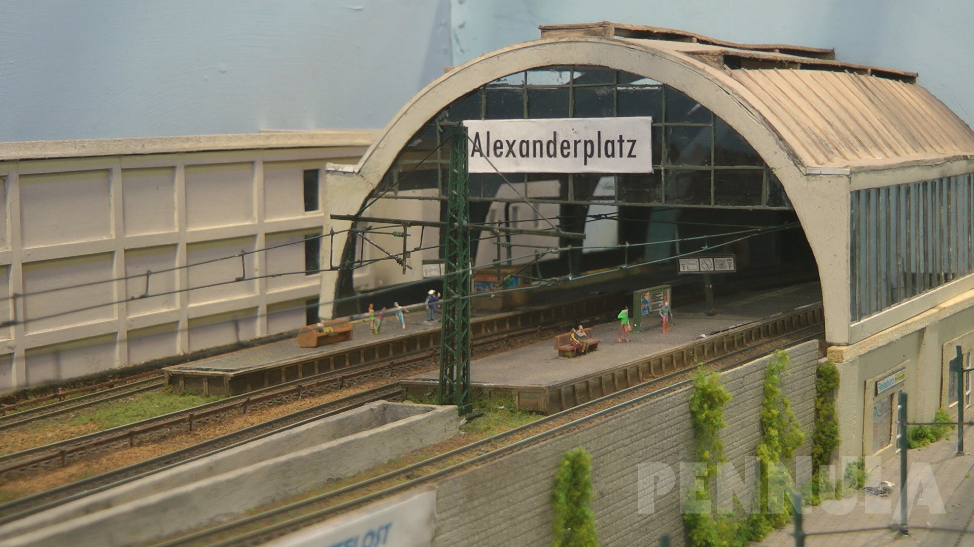 Der Sozialismus lebt! Berlin Bahnhof Marx Engels Platz als DDR Modellbahn auf der Intermodellbau