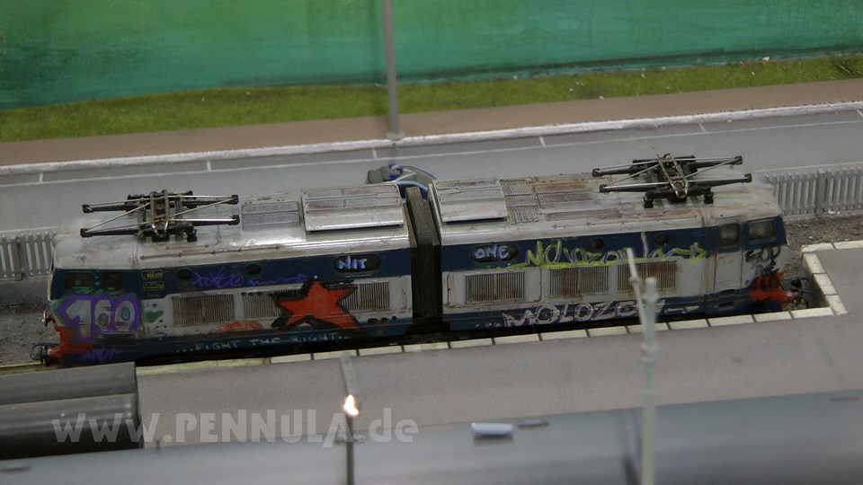 Modelleisenbahn aus Italien mit Hochgeschwindigkeitszug Frecciarossa von Trenitalia