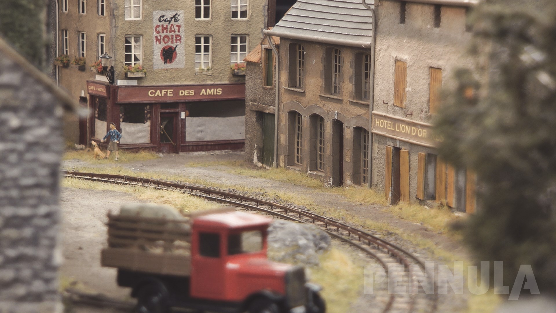 Modelleisenbahn - Ein Miniaturland mit Schmalspur Eisenbahn und Dampflok, wo jeder leben möchte