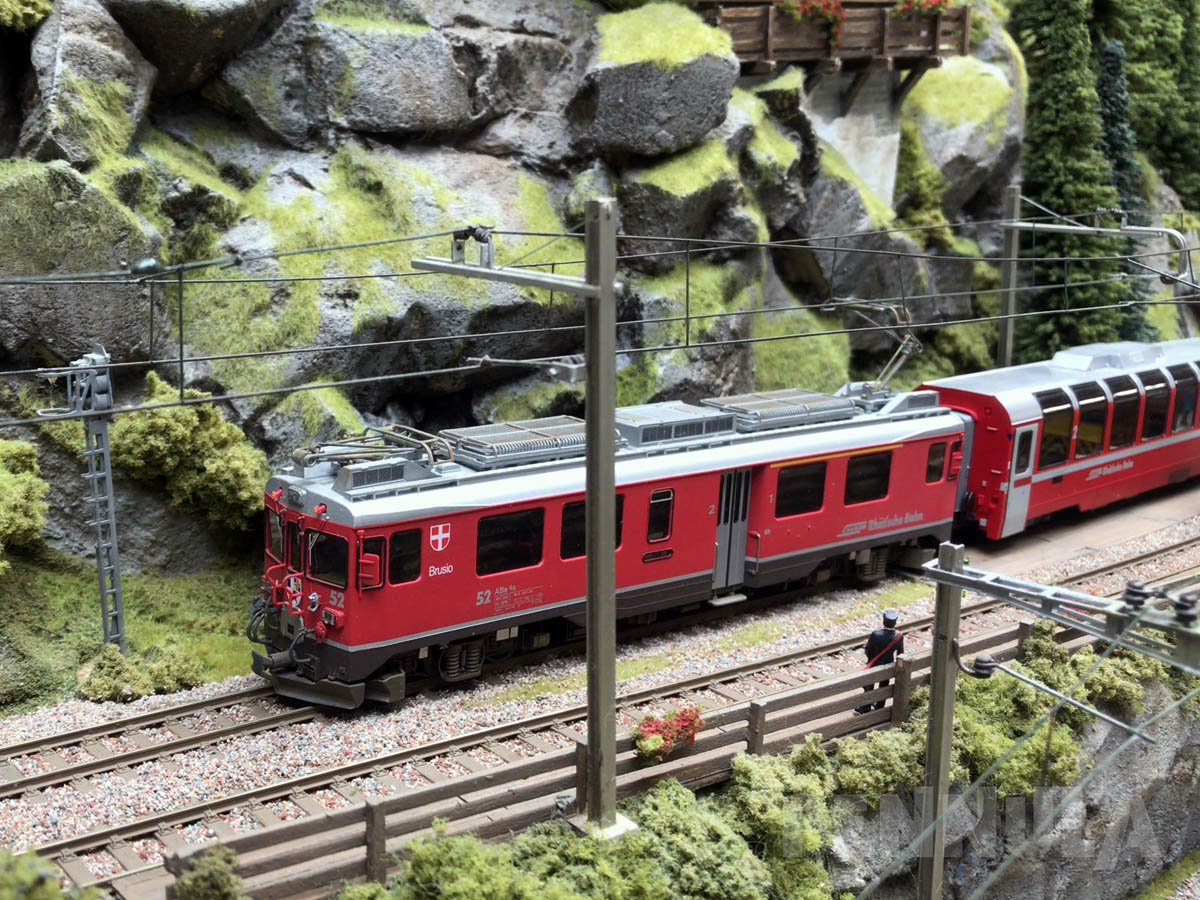 Schweizer Modelleisenbahn SBB CFF FFS: Eine BEMO Modellbahn Anlage mit RhB Krokodil