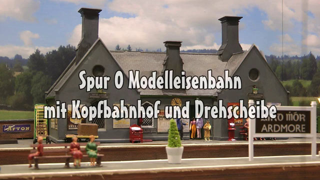 Spur 0 Modelleisenbahn mit Kopfbahnhof und Drehscheibe sowie Rangierfahrten mit Diesellokomotiven