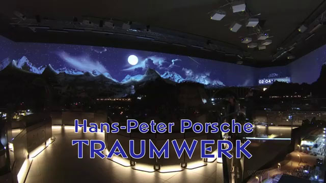 Traumwerk Porsche Modelleisenbahn bei Nacht mit Laser Show